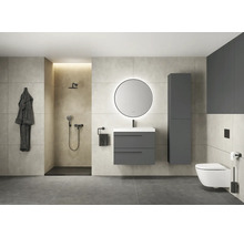 Moderne badkamer met douche, wastafel met spiegel, toilet en grijs kleurconcept