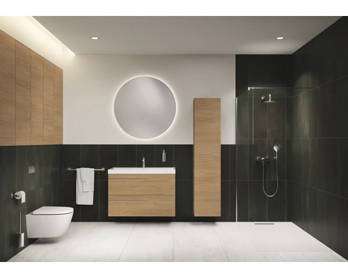 Moderne badkamer met wastafel, spiegelkast, toilet en douche