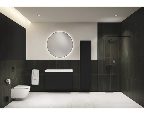 Moderne badkamer met wastafel, toilet, spiegel en douche.