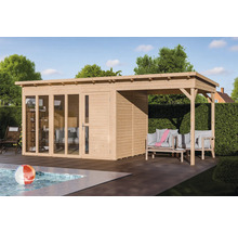 Houten tuinhuis met overkapping en zwembad in de tuin