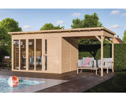 Houten tuinhuis met overkapping en zwembad in de tuin