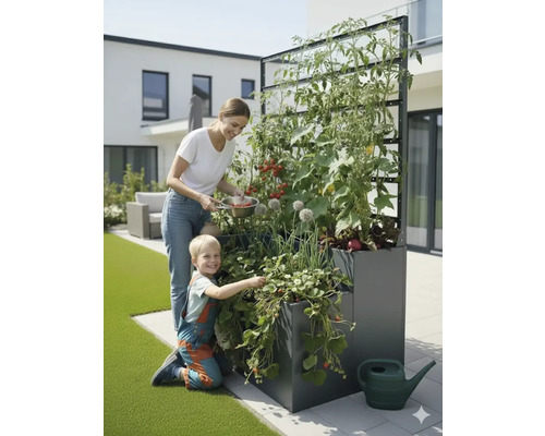 Moeder en kind oogsten groenten in een verhoogde tuinbak met klimrek in de tuin.
