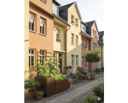 Rijhuizen met beplante plantenbakken en buitenzitplaatsen