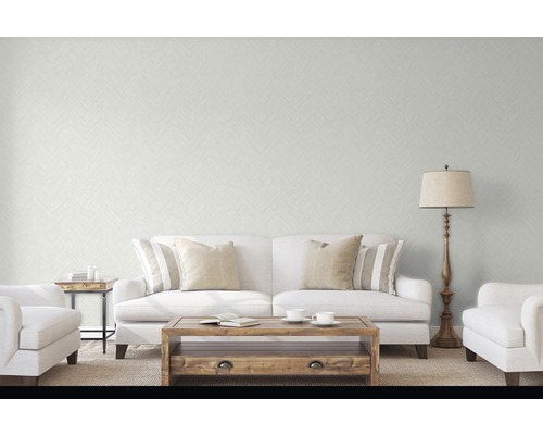 Woonkamer met bank, fauteuil, tafel en staande lamp