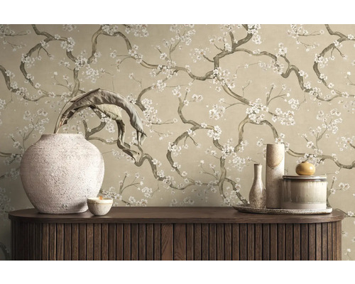 Decoratief behang met bloemmotief en stijlvol interieur