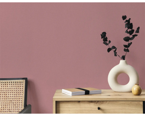 Decoratieve wandbekleding met patroonbehang in woonkamerscène