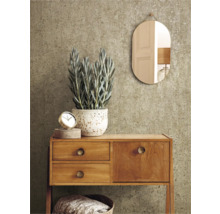 Decoratieve scène met ladekast, spiegel, klok en potplant voor een wandbehang