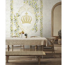 Eetkamer met bloemenbehang, tafel en zitbank