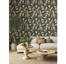 Woonkamer met bank en wandbehang met citroenmotief