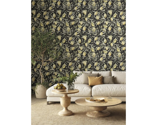 Woonkamer met bank en wandbehang met citroenmotief