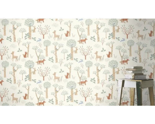 Behang met bosmotief, inclusief bomen, vossen, konijnen en herten