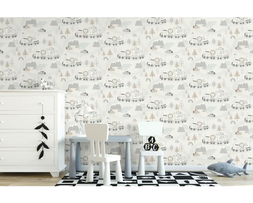 Kinderkamer met kindermeubels en behang met dierenmotief