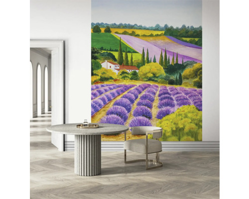 Wanddecoratie met lavendelveld in een lichte kamer met eettafel en stoel
