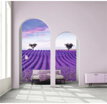 Lichte kamer met bed en behang van een lavendelveld