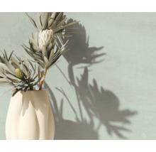 Decoratieve proteabloem in een witte vaas