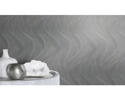 Close-up van een grijs behang met golvend patroon