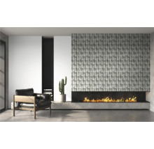 Moderne woonkamer met fauteuil, open haard en decoratieve wandbekleding