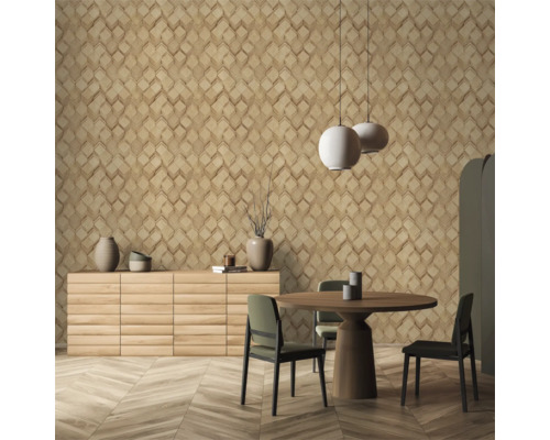 Eetkamer met patroonbehang, dressoir, eettafel en stoelen