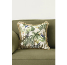 Sierkussen met jungle motief op een bank