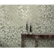 Kamerweergave met bloemenbehang, console en kandelaars