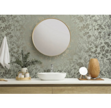 Badkamer met ronde spiegel, wastafel en bloemenbehang