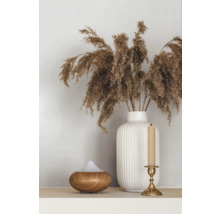 Decoratief stilleven met vaas, geurlamp en kandelaar