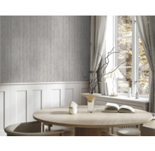 Eetkamer met wandpanelen, ronde tafel en raam