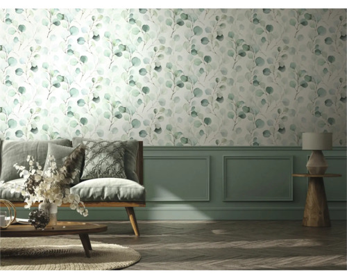 Woonkamer met groen wandpaneel en behang met bladeren