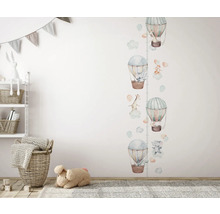 Kinderkamer met muursticker hoogtemeter met luchtballonnen en dieren