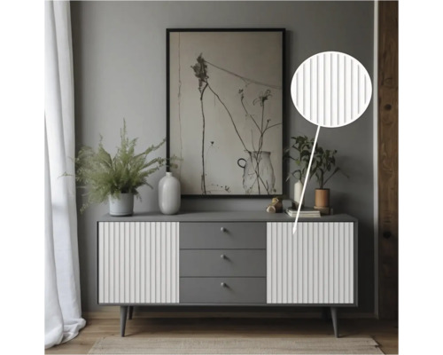 Dressoir met drie lades en geribbelde deuren