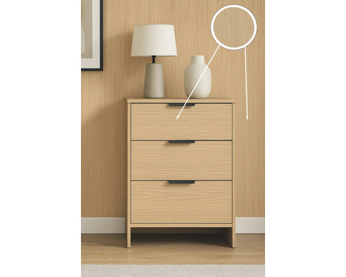 Ladekast met drie lades in slaapkamer