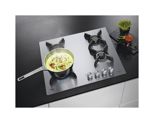 AEG gaskookplaat met pan op een aanrecht