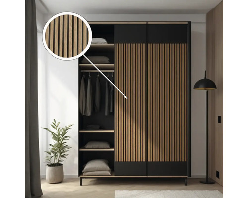 Schuifdeurkast met houten lamellenfront, interieurvakken en kledingroede in de slaapkamer