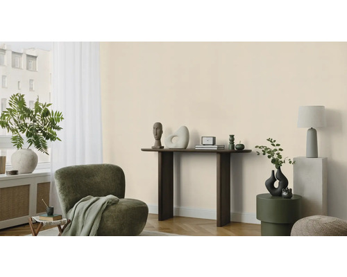 Woonkamer met fauteuil, console, bijzettafel en decoratie voor een stijlvolle ambiance