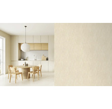 Lichte keuken met eettafel, stoelen en hanglamp voor een moderne woonsfeer.