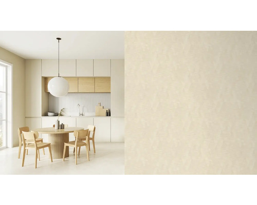 Lichte keuken met eettafel, stoelen en hanglamp voor een moderne woonsfeer.