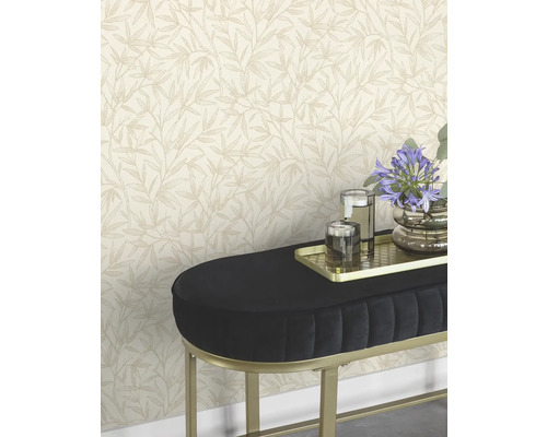 Decoratief behang met plantmotief op een muur