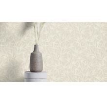 Behang met bladmotief en vaas