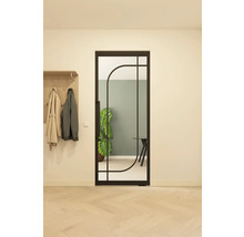 Kamerdeur met glas en stalen frame in hal