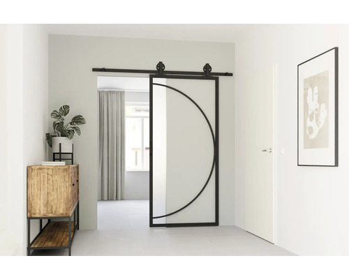 Interieur met glazen en metalen schuifdeur met halfrond design