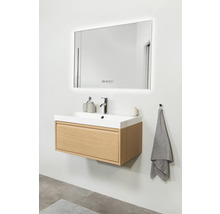 Wastafel met spiegel en onderkast in de badkamer