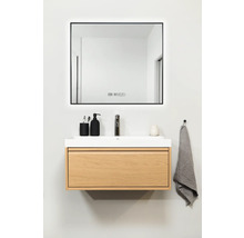 Moderne badkamer met wastafelonderkast, wastafel, spiegel en accessoires