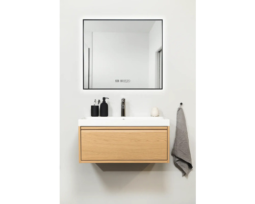 Moderne badkamer met wastafelonderkast, wastafel, spiegel en accessoires