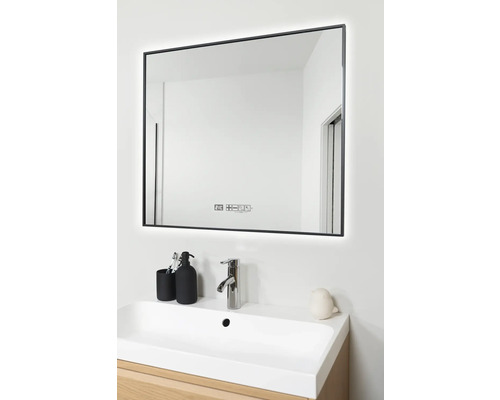 Badkamermeubel met verlichte spiegel, kraan en badkameraccessoires