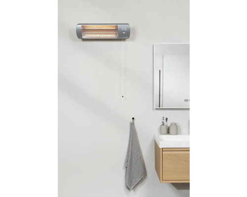 Badkamer met infraroodstraler aan de muur, wastafel en spiegel