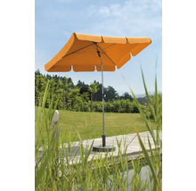 Rechthoekige parasol met standaard op een terras