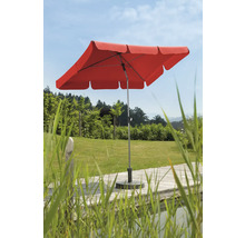 Vierkante tuinscherm met stalen mast en betonnen voet op een houten terras.