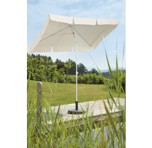 Vierkante parasol met parasolvoet in de tuin