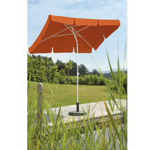 Vierkante parasol op een terras