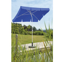 Vierkante parasol met parasolvoet in de tuin